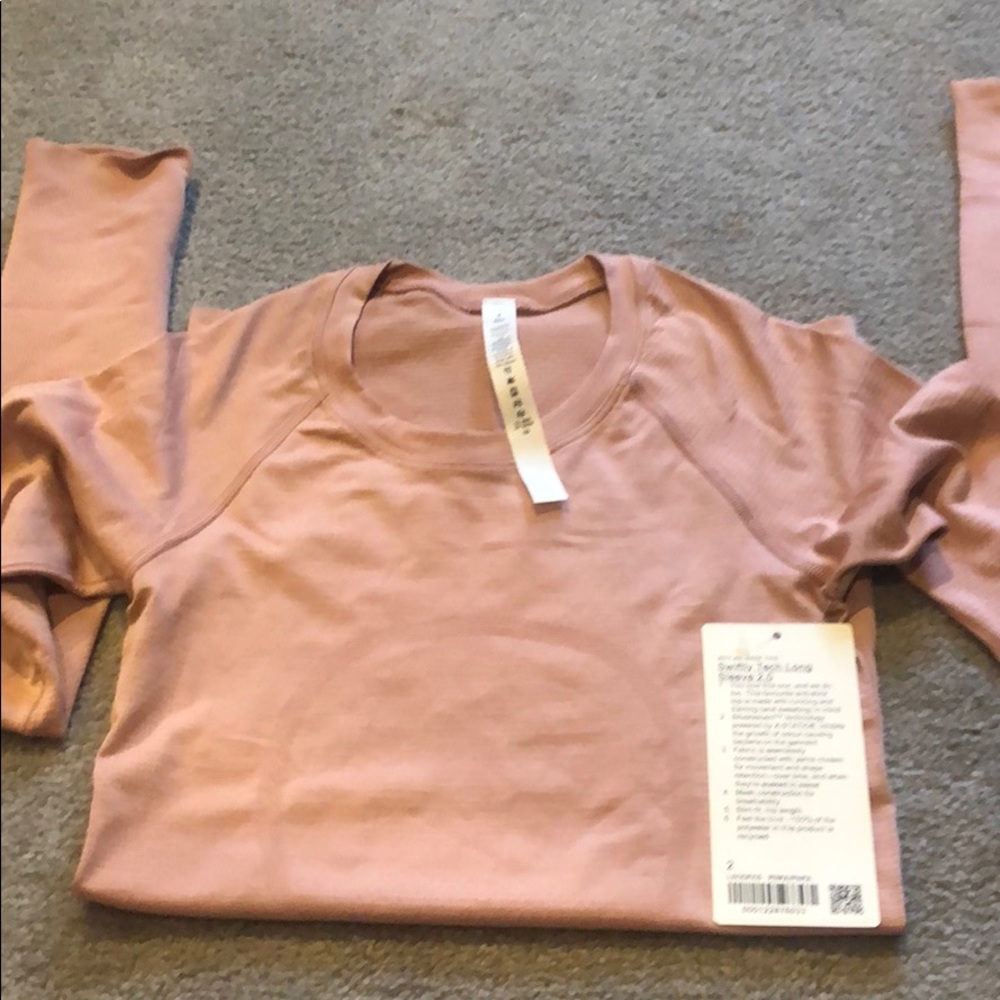 NWT Swiftly Tech Long Sleeve 2.0